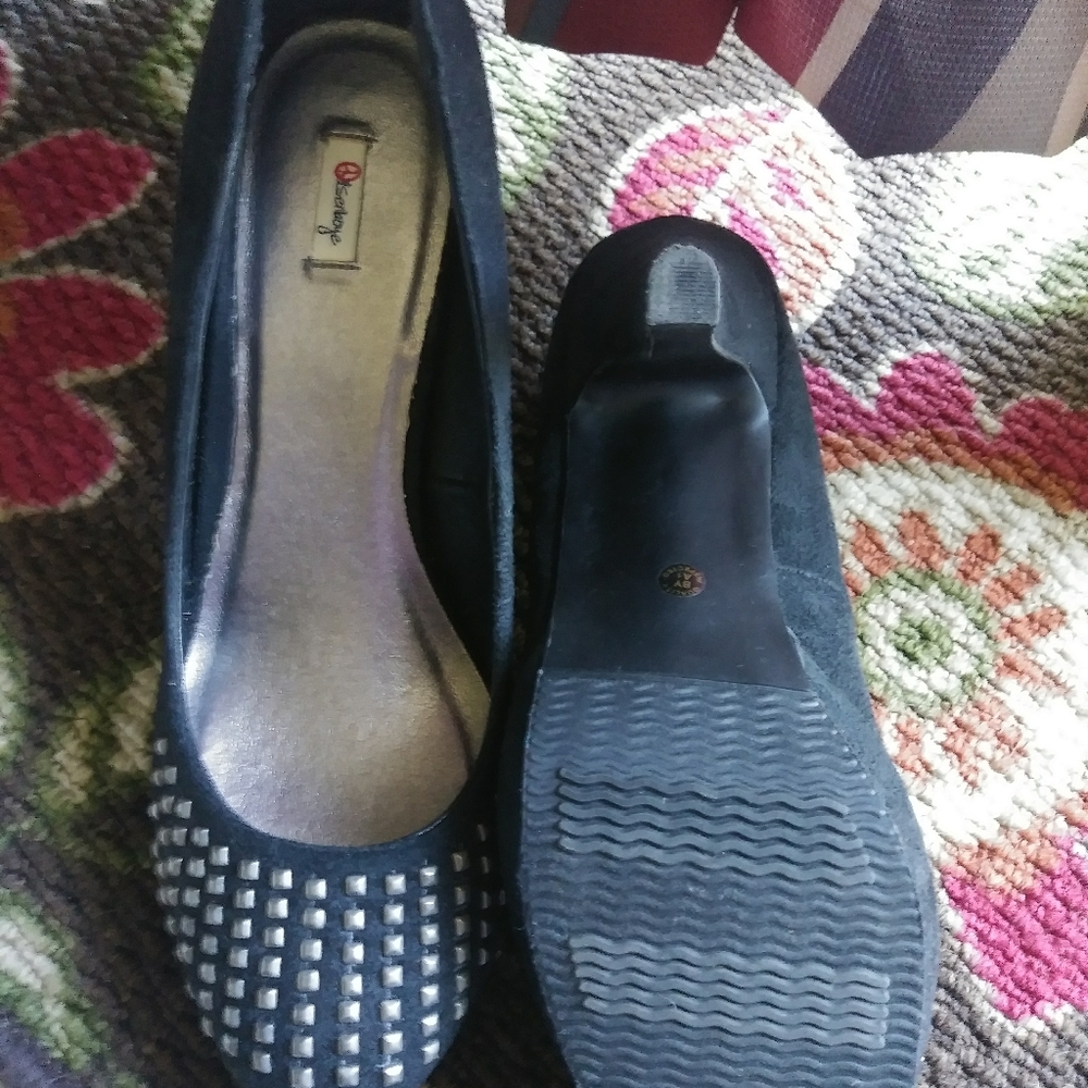 Heels - Picture 3 of 4